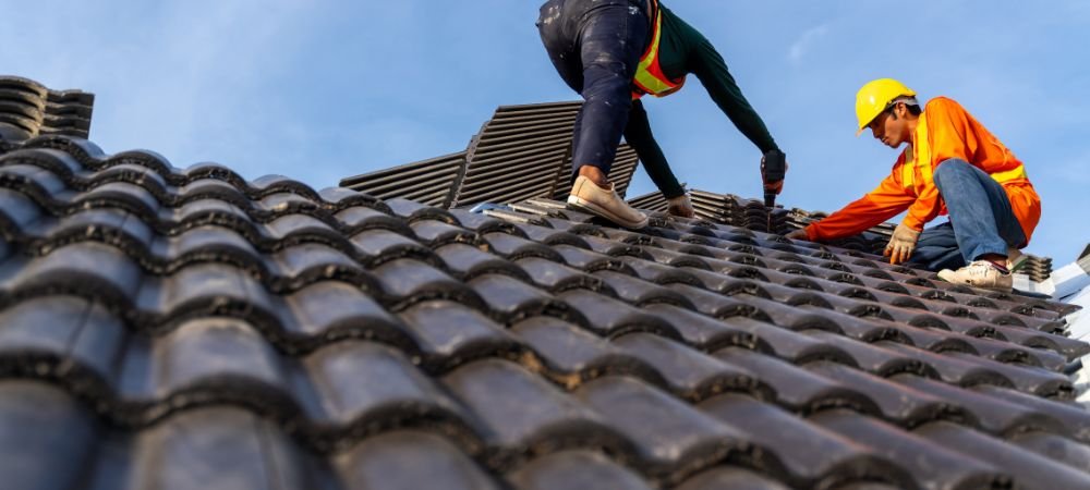 The Benefits of Hiring a Professional Roofing Company Over DIY